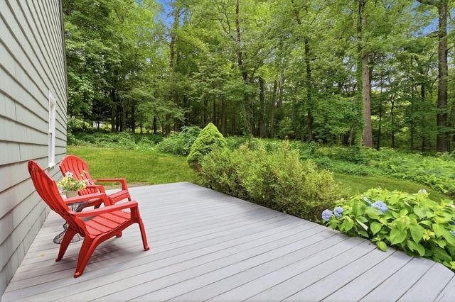 10 Beaver Dam Dr, Westford, MA 01886
