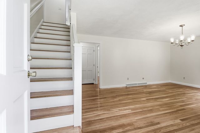 10 Beaver Dam Dr, Westford, MA 01886