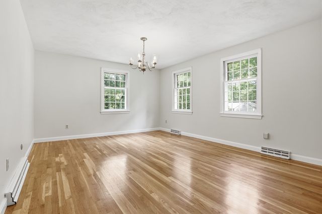 10 Beaver Dam Dr, Westford, MA 01886
