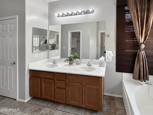 3078 S SOUTHWIND Drive, Gilbert, AZ 85295
