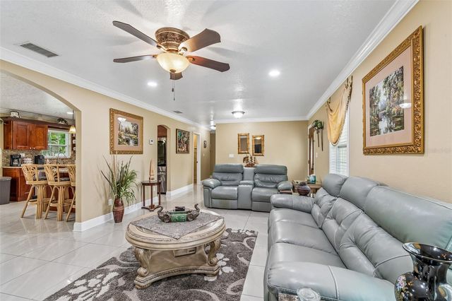 9406 W FLORA STREET, Tampa, FL 33615