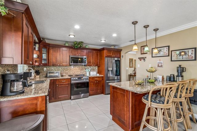 9406 W FLORA STREET, Tampa, FL 33615