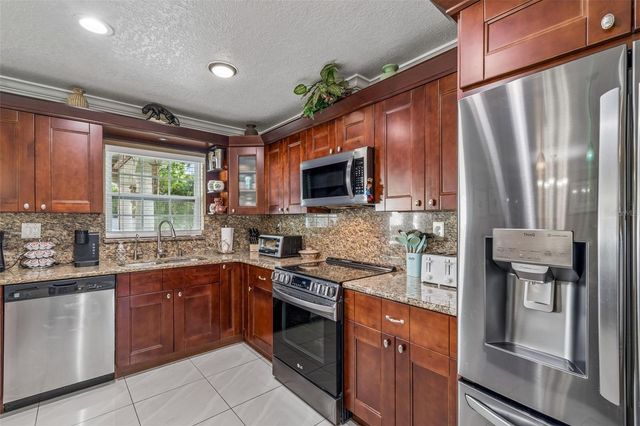 9406 W FLORA STREET, Tampa, FL 33615