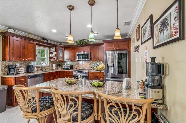 9406 W FLORA STREET, Tampa, FL 33615