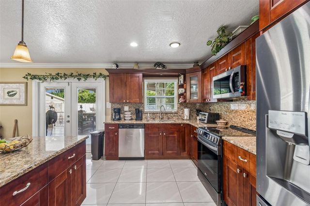 9406 W FLORA STREET, Tampa, FL 33615