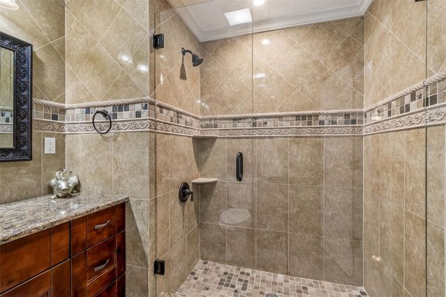 9406 W FLORA STREET, Tampa, FL 33615