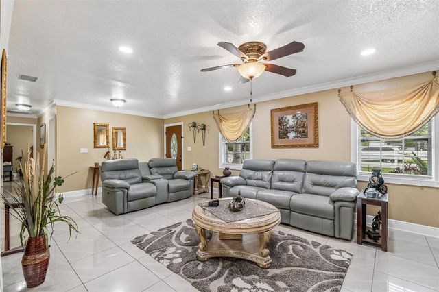 9406 W FLORA STREET, Tampa, FL 33615