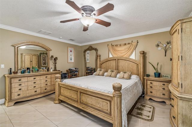 9406 W FLORA STREET, Tampa, FL 33615