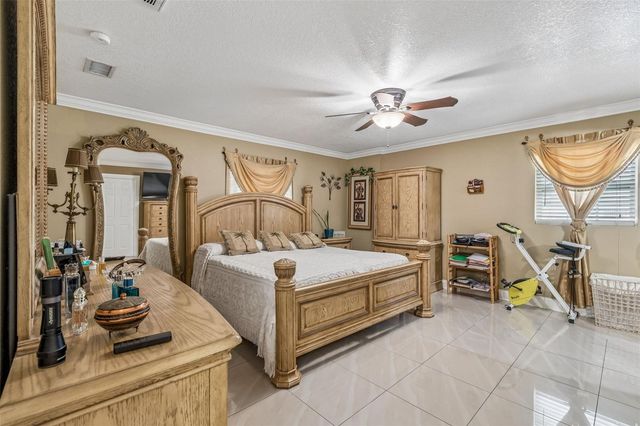 9406 W FLORA STREET, Tampa, FL 33615