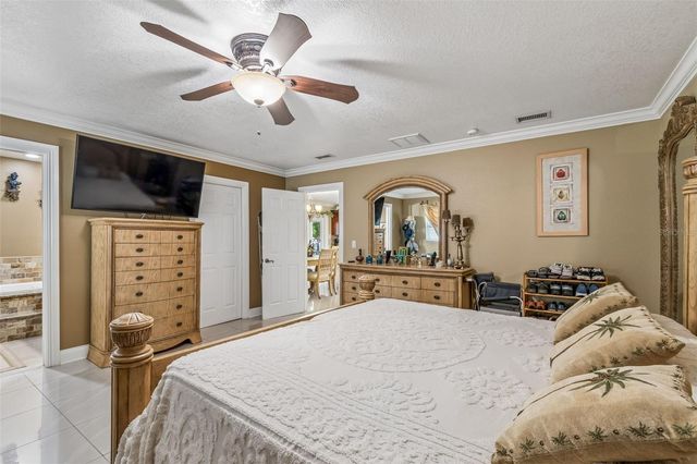 9406 W FLORA STREET, Tampa, FL 33615