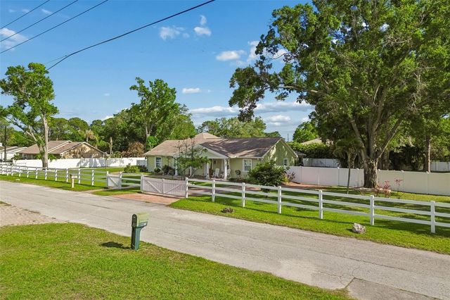 9406 W FLORA STREET, Tampa, FL 33615