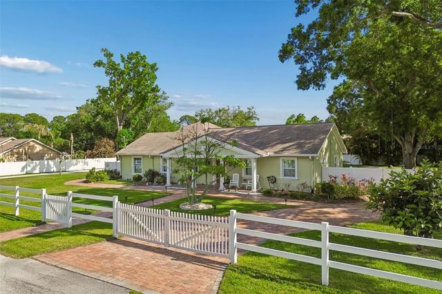 9406 W FLORA STREET, Tampa, FL 33615