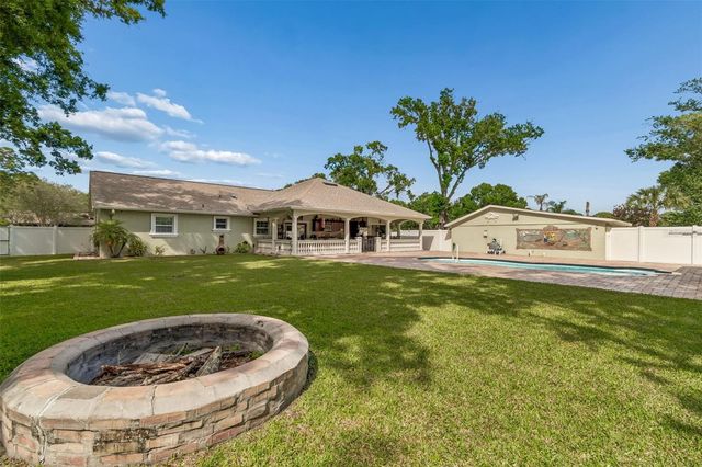 9406 W FLORA STREET, Tampa, FL 33615