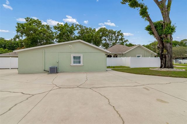 9406 W FLORA STREET, Tampa, FL 33615