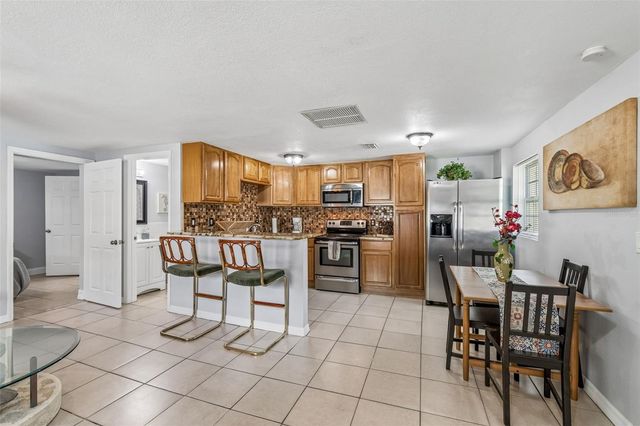 9406 W FLORA STREET, Tampa, FL 33615