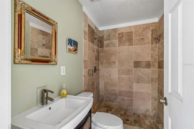 9406 W FLORA STREET, Tampa, FL 33615