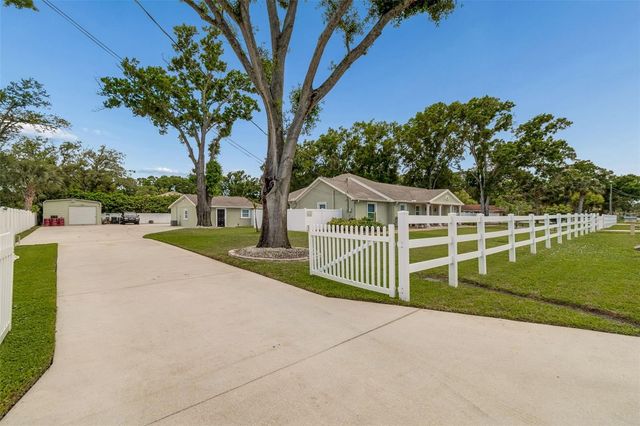 9406 W FLORA STREET, Tampa, FL 33615