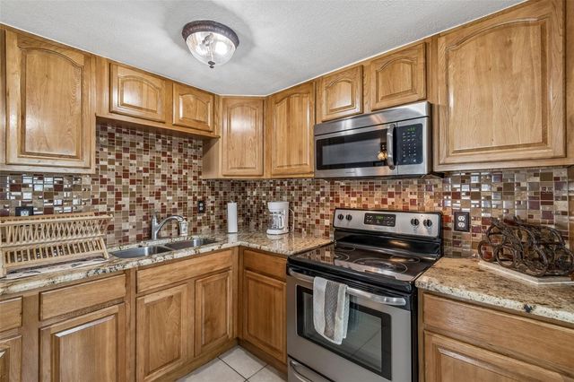 9406 W FLORA STREET, Tampa, FL 33615