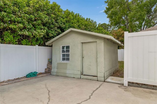 9406 W FLORA STREET, Tampa, FL 33615