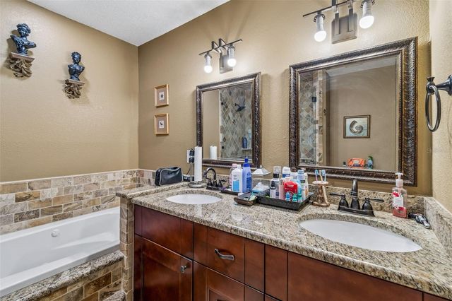 9406 W FLORA STREET, Tampa, FL 33615