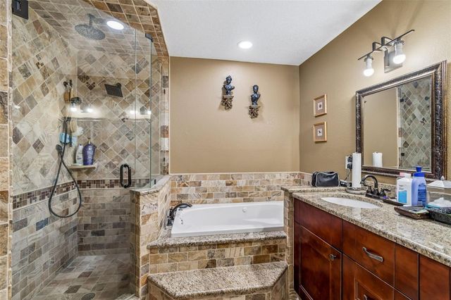 9406 W FLORA STREET, Tampa, FL 33615