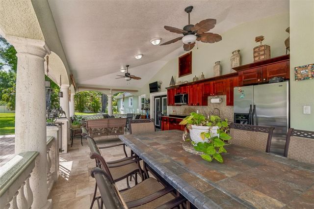 9406 W FLORA STREET, Tampa, FL 33615