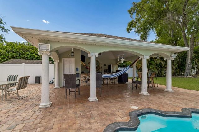 9406 W FLORA STREET, Tampa, FL 33615