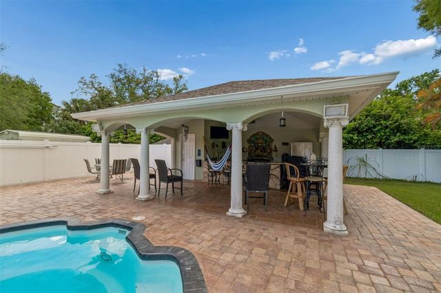 9406 W FLORA STREET, Tampa, FL 33615