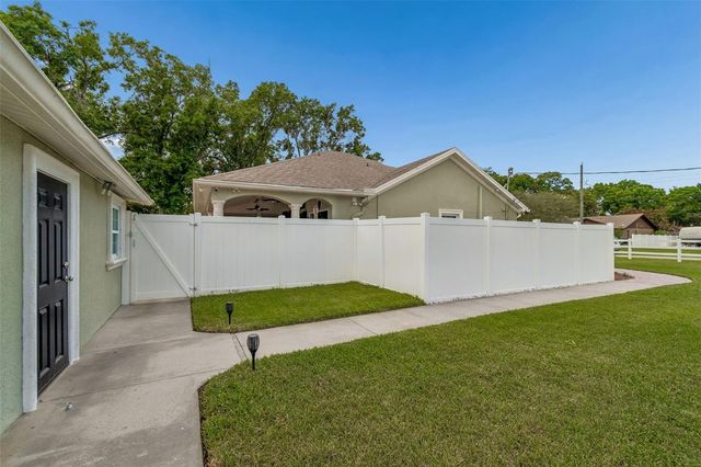 9406 W FLORA STREET, Tampa, FL 33615