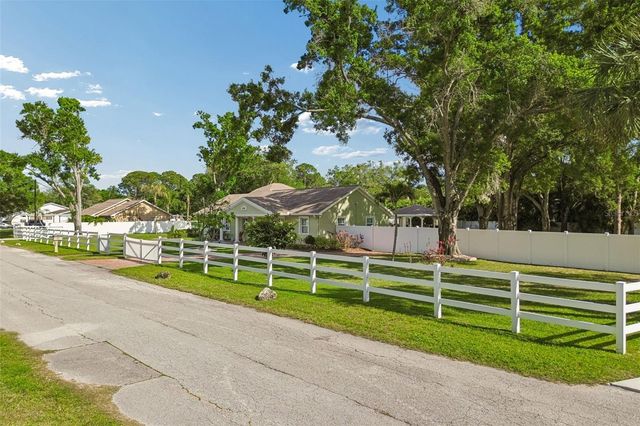 9406 W FLORA STREET, Tampa, FL 33615