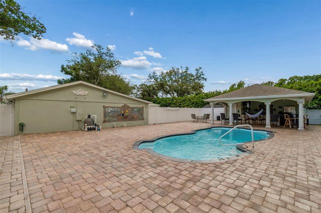9406 W FLORA STREET, Tampa, FL 33615