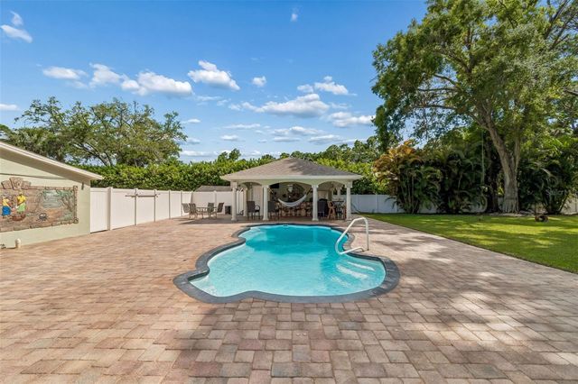 9406 W FLORA STREET, Tampa, FL 33615