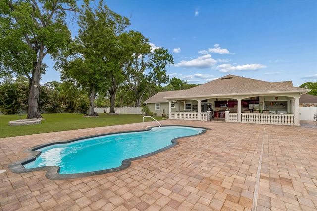 9406 W FLORA STREET, Tampa, FL 33615