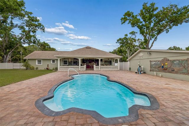 9406 W FLORA STREET, Tampa, FL 33615