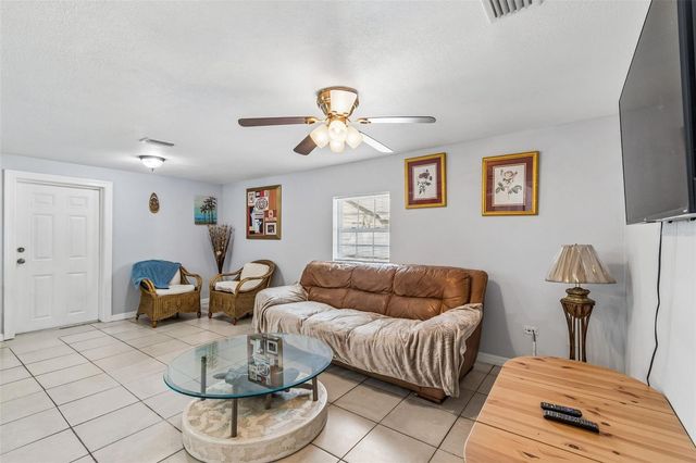 9406 W FLORA STREET, Tampa, FL 33615