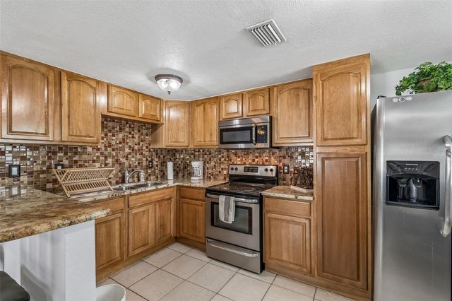 9406 W FLORA STREET, Tampa, FL 33615