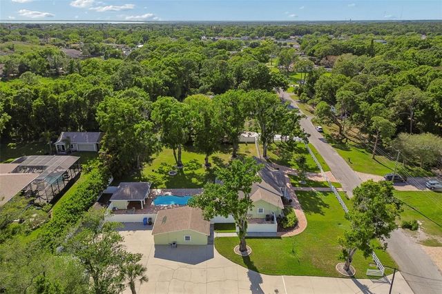 9406 W FLORA STREET, Tampa, FL 33615