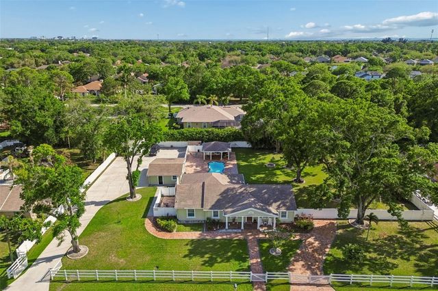 9406 W FLORA STREET, Tampa, FL 33615