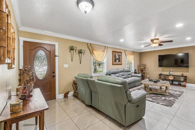 9406 W FLORA STREET, Tampa, FL 33615