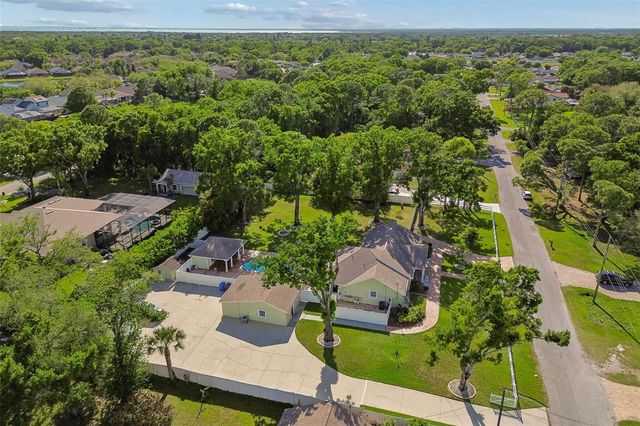 9406 W FLORA STREET, Tampa, FL 33615