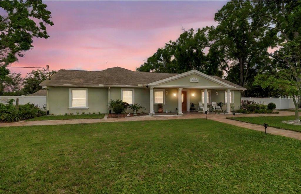 9406 W FLORA STREET, Tampa, FL 33615