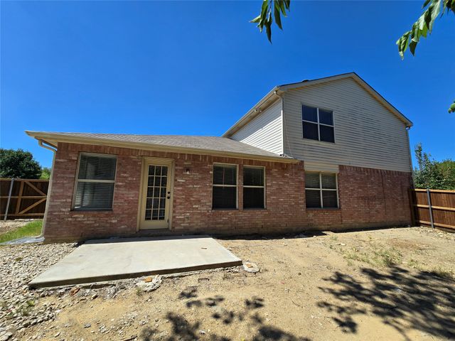 4512 Saddlebrook Drive, Carrollton, TX 75010
