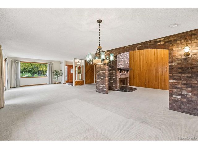 32 Douglas Dr S, Broomfield, CO 80020