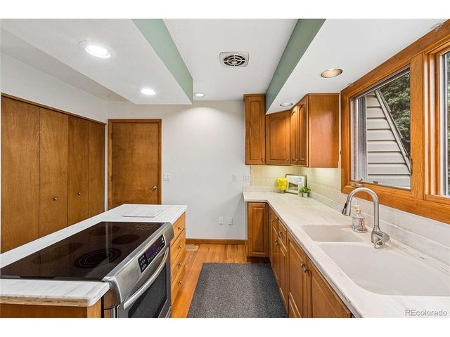 32 Douglas Dr S, Broomfield, CO 80020