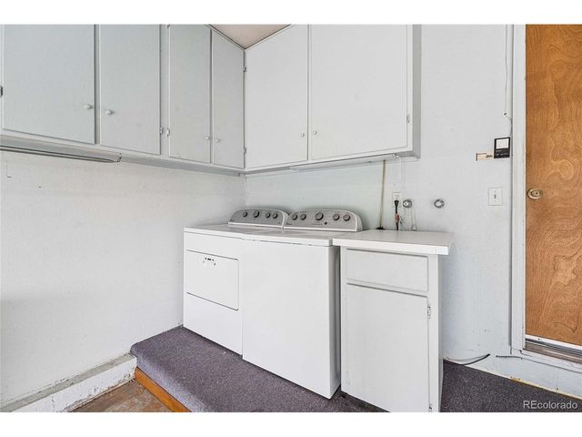 32 Douglas Dr S, Broomfield, CO 80020
