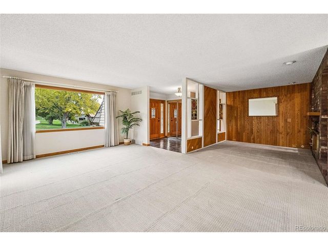 32 Douglas Dr S, Broomfield, CO 80020