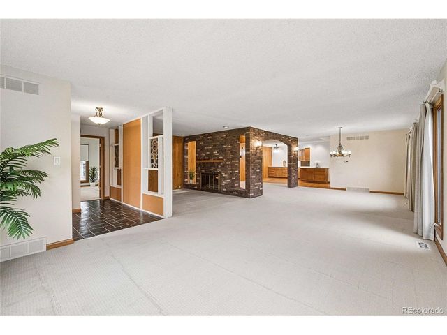 32 Douglas Dr S, Broomfield, CO 80020