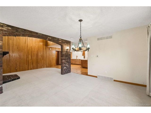 32 Douglas Dr S, Broomfield, CO 80020