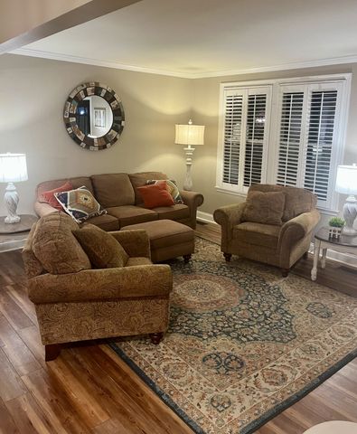 107 La Via Dr, Hendersonville, TN 37075