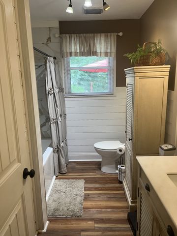 107 La Via Dr, Hendersonville, TN 37075
